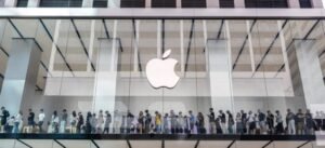 Foto - Antrean Pembelia iPhone Duo