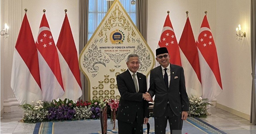 Foto Menlu RI dan Menlu Singapura