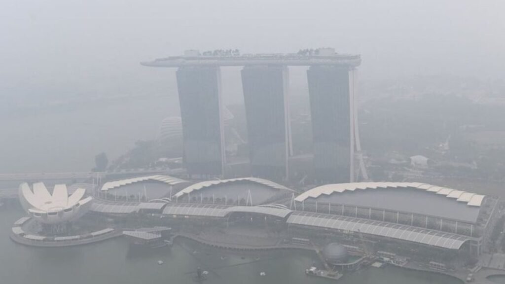 Kabut asap di kota Singapura