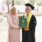 Kuliah dengan Laptop Pinjaman, Marsya jadi Wisudawati Terbaik FMIPA UNJ dengan IPK 3,89