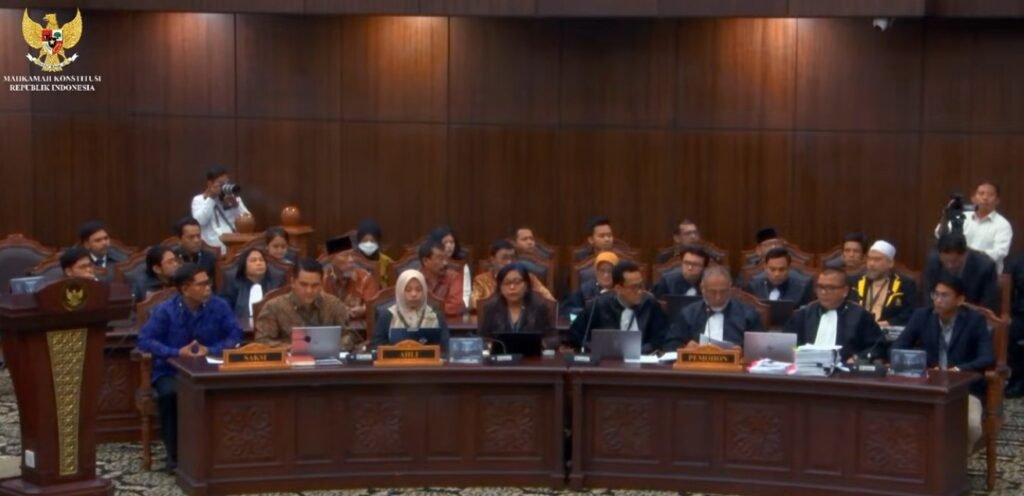 Sidang Ijazah Gibran di MK - 6
