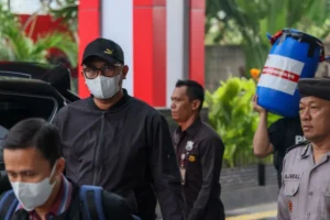 bupati-klaten-terjaring-ott-tiba-di-kpk-2885645.jpg