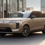 Denza N8 Pamer Empat Warna Interior dengan Layar 30 Inci dan Jarak Tempuh 1.003 Km