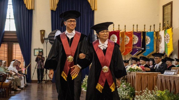 dosen pasutri ugm guru besar