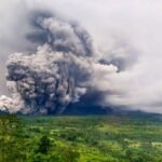 Gunung Semeru Erupsi Lagi, Abu Membubung 1.000 Meter, Warga Dilarang Mendekat