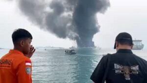 kmp-batu-mandi-terbakar-di-alur-masuk-pelabuhan-merak-1792496555866_169