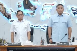 mendagri dan kepala bgn berdiri