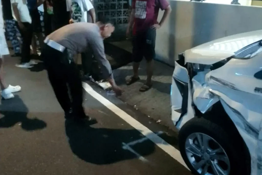 pajero tabrak anak smp mampang