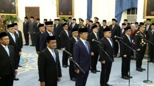 pelantikan-dan-pengucapan-sumpah-pejabat-negara-reshuffle-kabinet-1790839891710_169