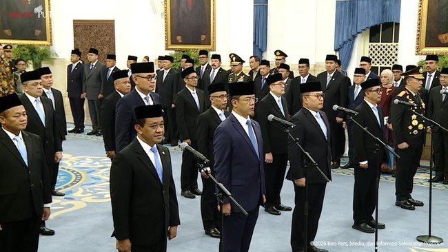 pelantikan-dan-pengucapan-sumpah-pejabat-negara-reshuffle-kabinet-1790839891710_169