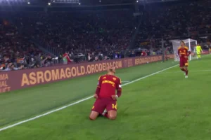 penyerang as roma donyell malen