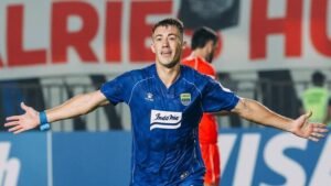 persib-bandung-vs-the-cong-viettel-peralta