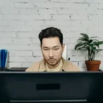 Introvert di Dunia Kerja: Cara Berpikir, Berkontribusi, dan Memimpin dengan Percaya Diri