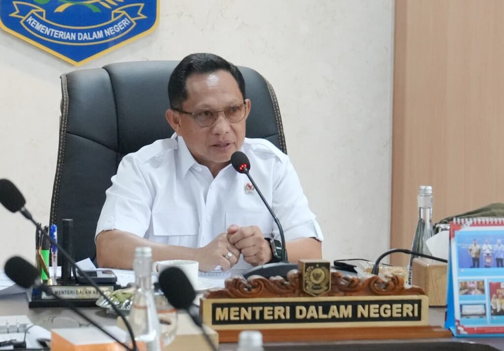 putih mendagri tito