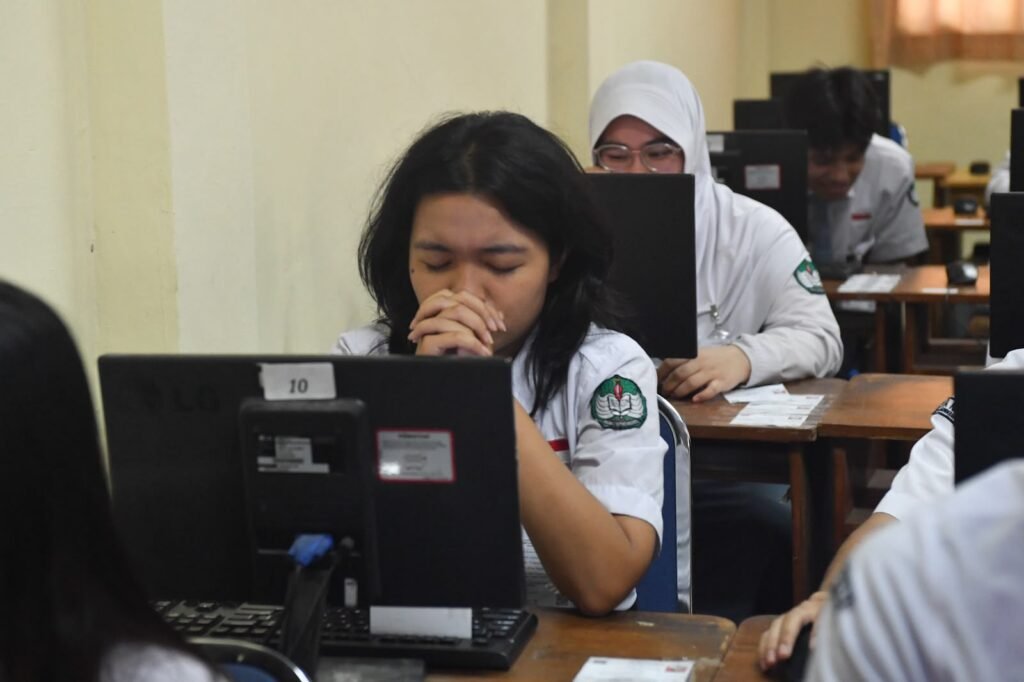 siswa berdoa tka sma