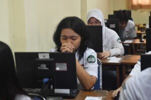 siswa berdoa tka sma