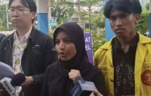wakil bem ui fathimah azzahra di polda metro jaya - antara