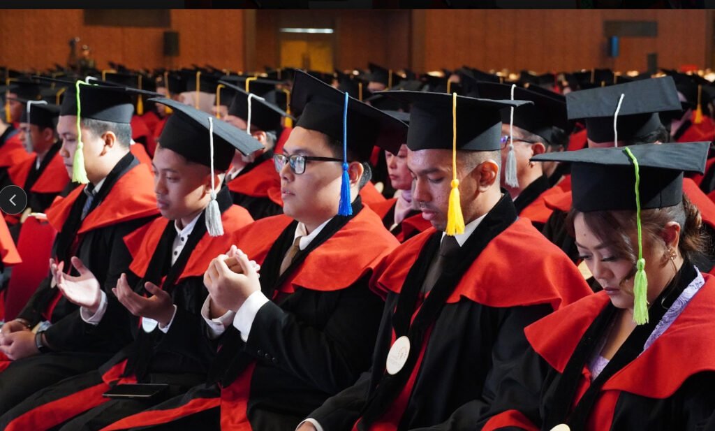 wisuda uper